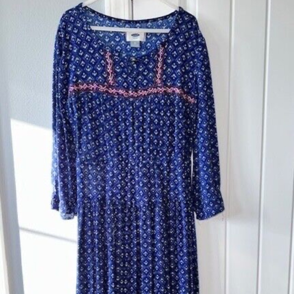 Old Navy. Girls Long sleeved dress. Size Medium 8. Blue. Lightweight Worn once.